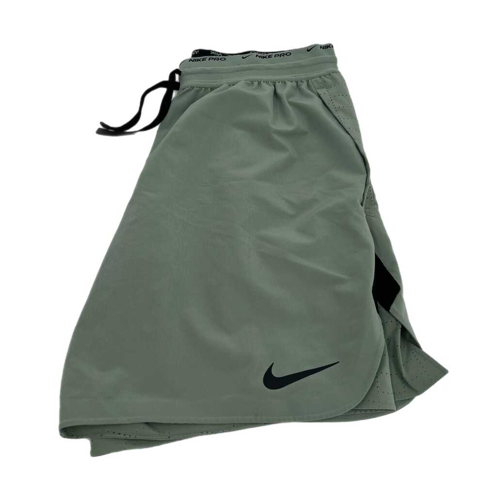 Nike Green Mid-Rise Sports Shorts | Men's M Athletic Wear